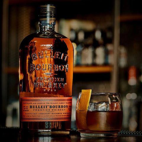 Bulleit Bourbon Whiskey 1L + 2 Free Coke Cans