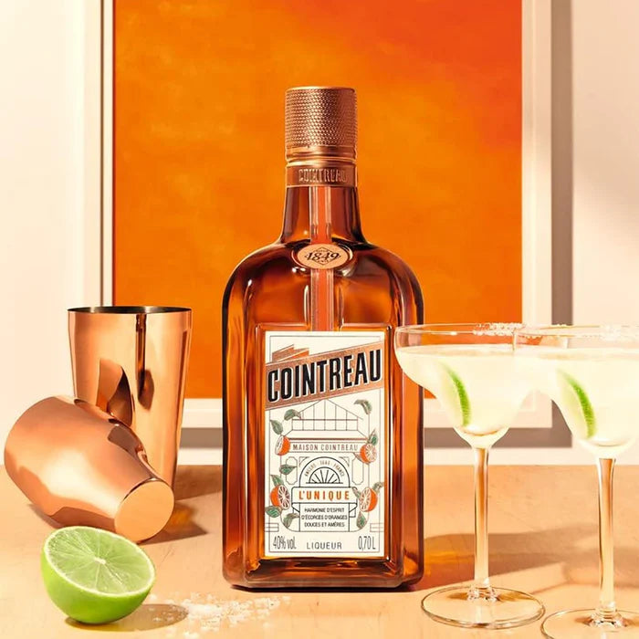 Cointreau Liqueur 70cl + FREE Cointreau Straw