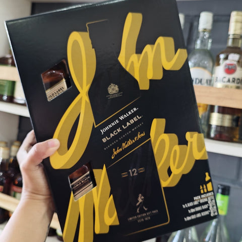 Johnnie Walker Double Black 1L Festive Gift Set