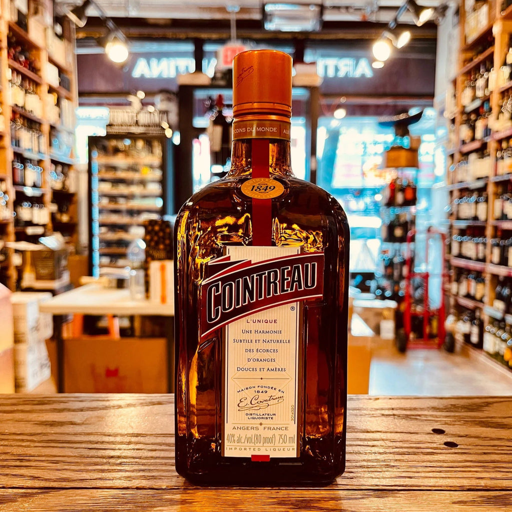 Cointreau Liqueur 70cl + FREE Cointreau T-shirt