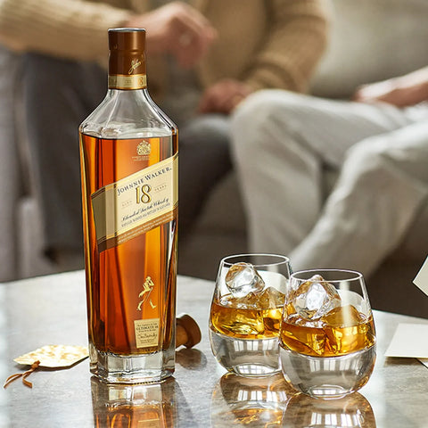 Johnnie Walker 18 Year Old Blended Scotch Whisky 75cl with Gift Bag and Keychain