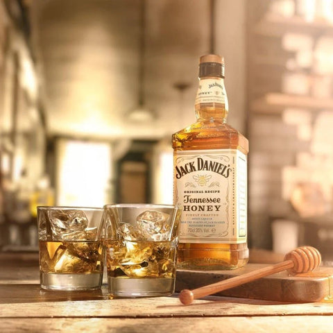 Jack Daniel's Honey Whiskey 70cl with FREE Tin Cup